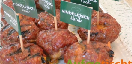 Geräucherte Chili Cheese Beef Balls - Rindfleisch Fingerfood mit Jalapeño-Käse-Füllung - chili cheese beef balls 2 - 2