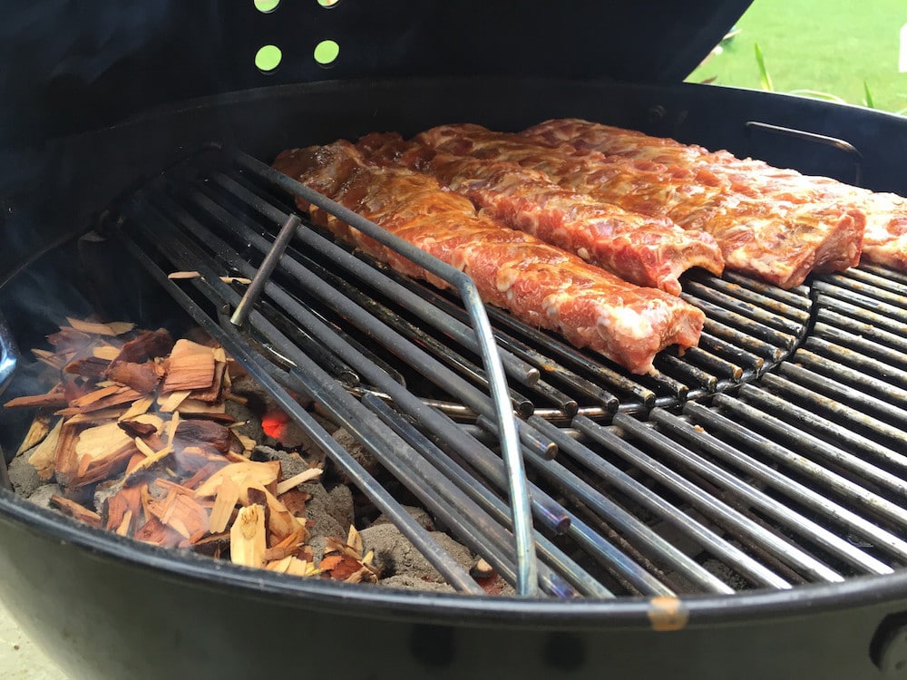 Perfekte Spareribs am Kugelgrill geräuchert - perfekte spareribs 05 e1432502433476 - 22