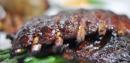 Perfekte Spareribs am Kugelgrill geräuchert - perfekte spareribs 11 - 12