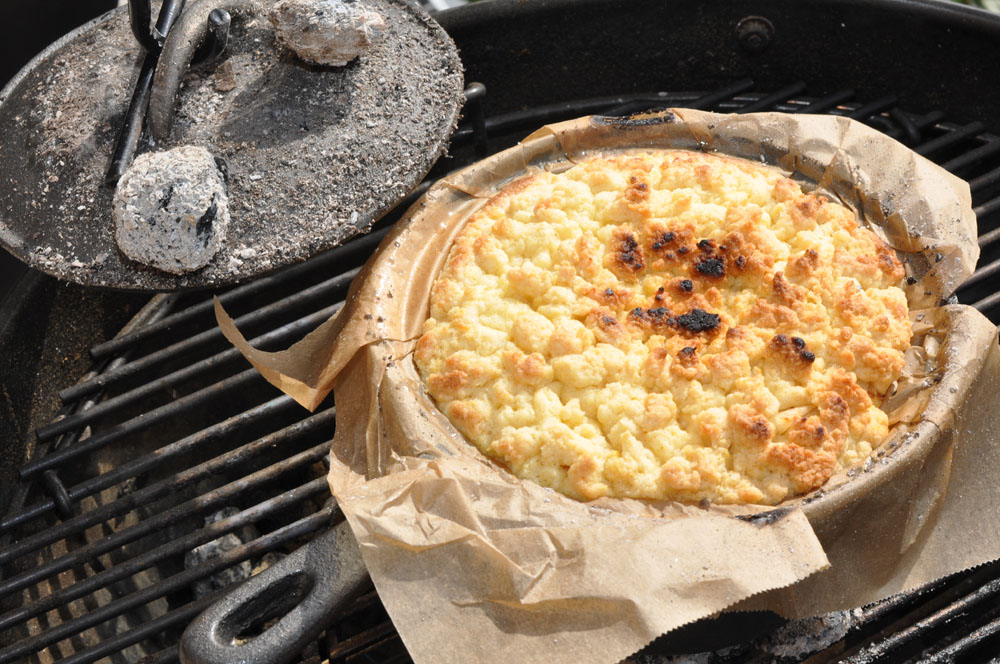 Lauwarmer Apfelkuchen direkt aus dem Dutch Oven