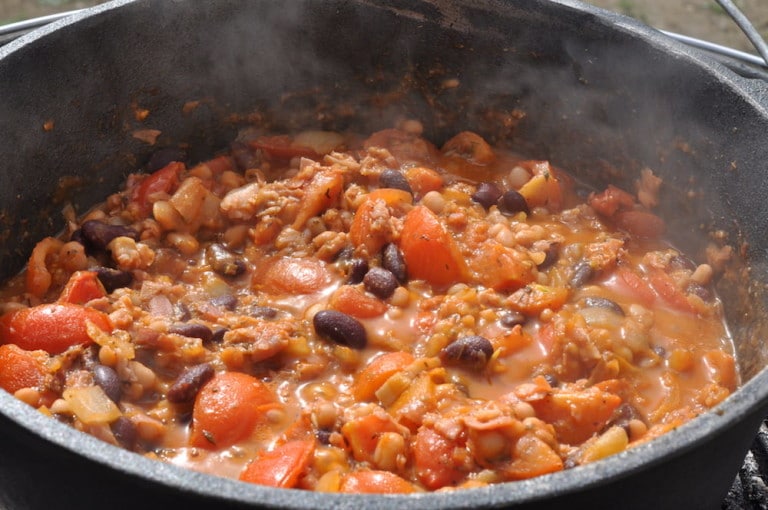 Bud Spencer Bohneneintopf aus dem Dutch Oven servierfertig