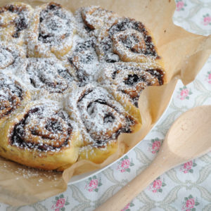 Heidelbeerschnecken aus dem Dutch Oven - nutella kirsch schnecken10 - 15