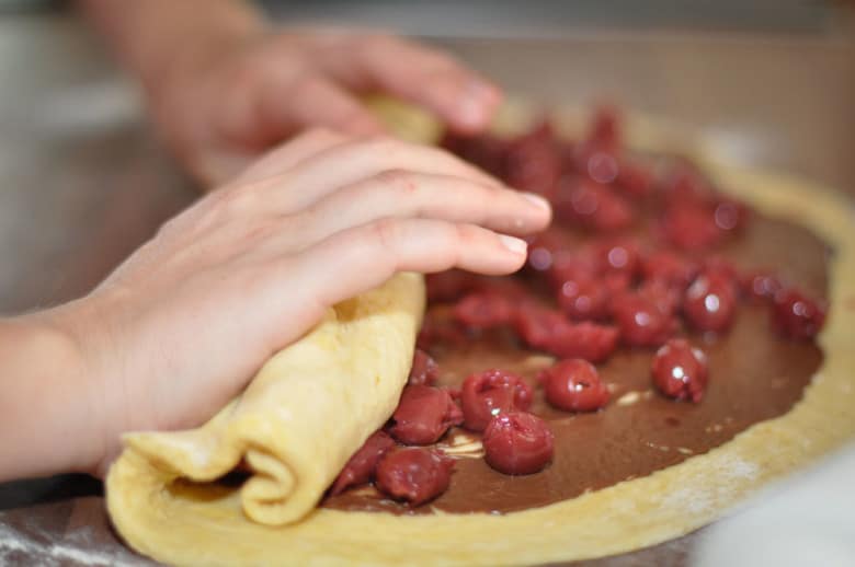 Nutella Kirsch Schnecken aus dem Dutch Oven 