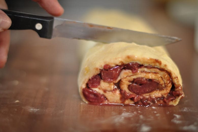 Nutella Kirsch Schnecken im Dutch Oven zubereiten