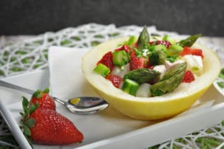 Sommersalat mit Spargel, Erdbeeren und Feta - sommersalat - 14