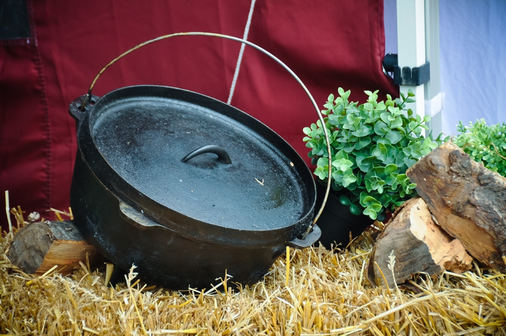 Kochen und Garen im Dutch Oven hat schon eine sehr lange Geschichte