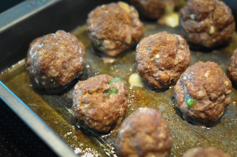 Gefüllte Beef Balls mit Kartoffel Smiles - ein Partyklassiker - beefballs - 4