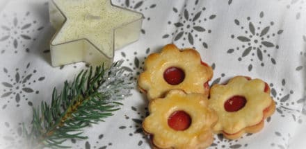 Dinkelblumen mit Ribiselmarmelade - dinkelkekse - 2