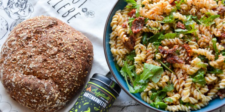 Mediterraner Nudelsalat