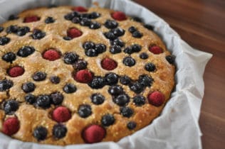 Quinoa Nusskuchen aus der Low Carb Ecke - quinoa beeren kuchen 4 - 27