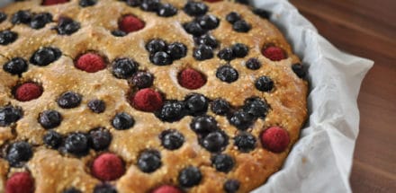 Quinoa Nusskuchen aus der Low Carb Ecke - quinoa beeren kuchen 4 - 5