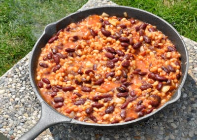 baked beans im Dutch oven