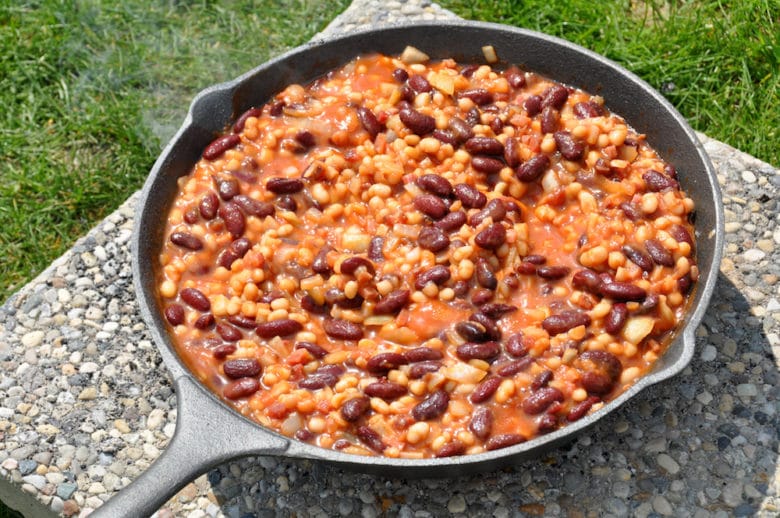 Baked Beans aus dem Dutch Oven