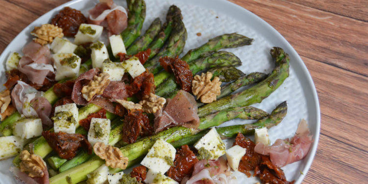 Rezept: Gegrillter Spargel Antipasti Teller - aufgetischt.net