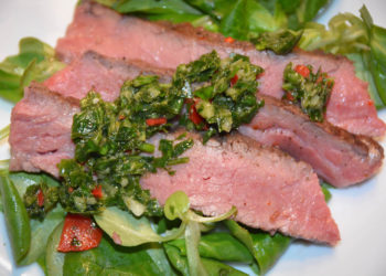 Steak geschnitten mit Chimichurri