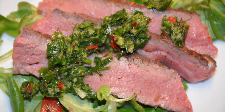 Steak geschnitten mit Chimichurri