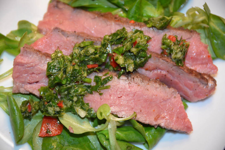 Steak geschnitten mit Chimichurri