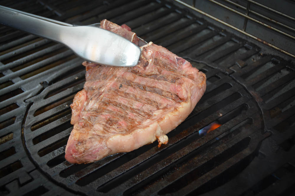 T Bone Steak am Grillrost