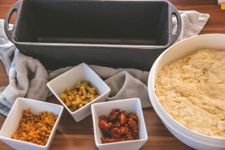 Zubereitung Kartoffelbrot im Dutch Oven