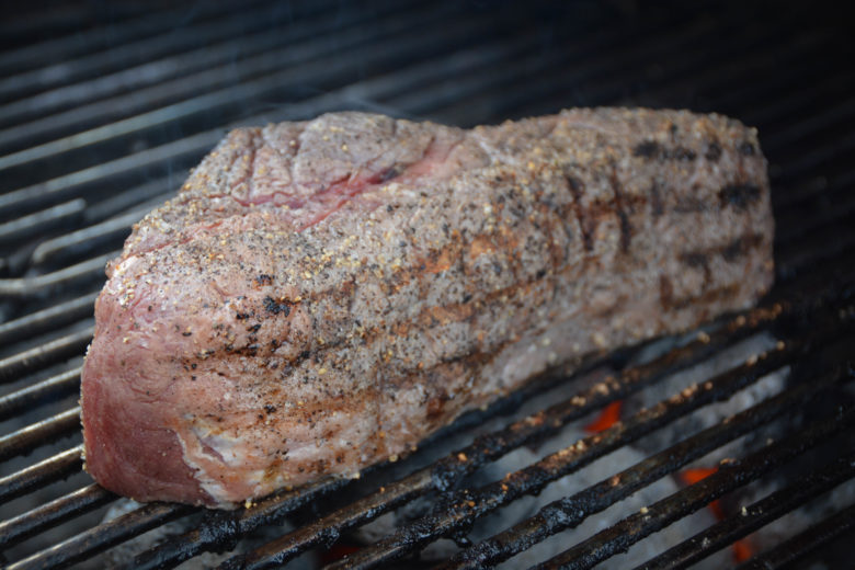 Roastbeef am Grillrost scharf anbraten