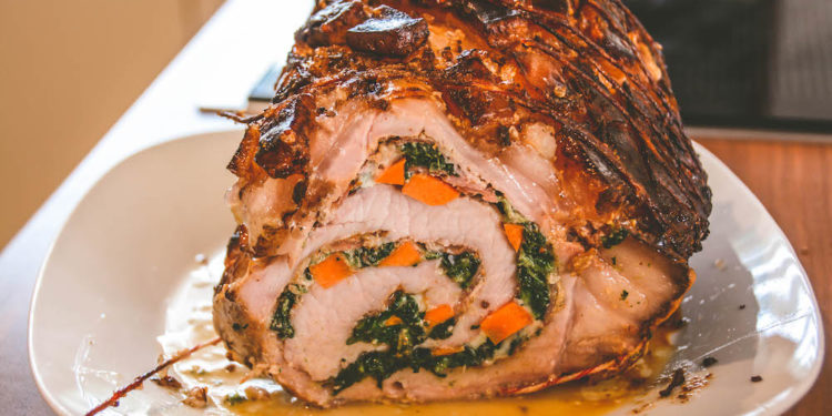 Gefüllter Krustenrollbraten vom Drehspieß