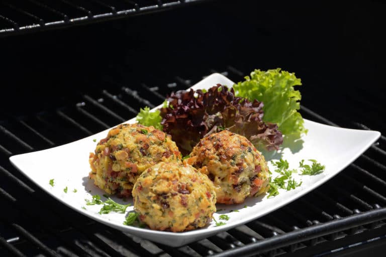 Geräucherte Speckknödel aus dem Smoker - tiroler knödel vom smoker 015 - 24