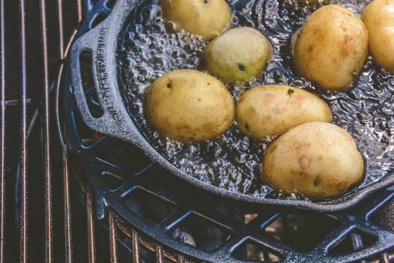 Kartoffeln mit Salzkruste vom Grill - "Papas arrugadas" - salzkartoffeln 011 - 15