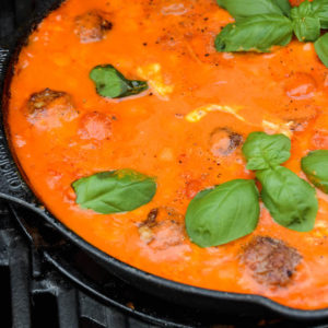 Fleischbällchen in Tomatensauce mit Mozzarella