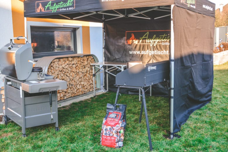 Grillpavillon im Garten für ein wetterfestes Grillvergnügen