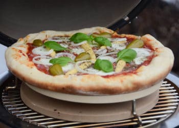 Amerikanische Pan Pizza mit Käserand - pizza monolith icon 23 - 12