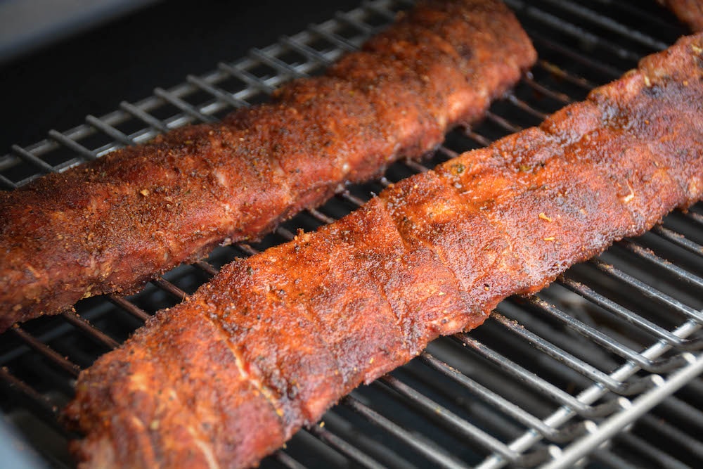 Spareribs am Weber SmokeFire Ex6 Holzpelletgrill