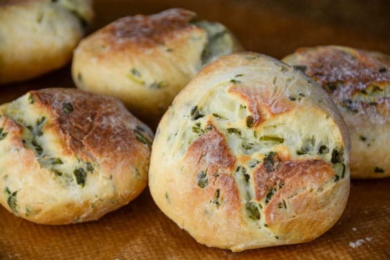 Fluffige Bärlauchweckerl vom Grill - baerlauchweckerl selbstgebacken 12 - 4