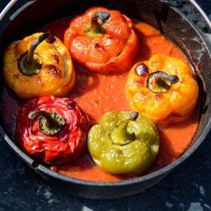 Gefüllte Paprika aus dem Dutch Oven