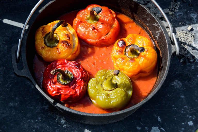 Gefüllte Paprika aus dem Dutch Oven