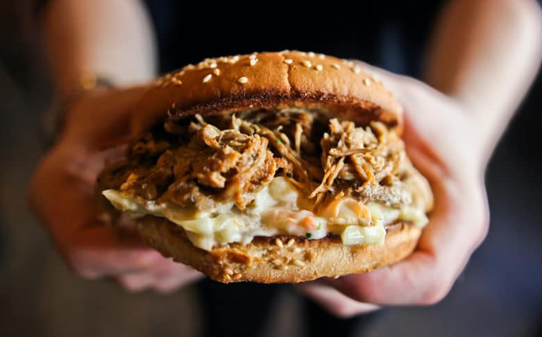 Pulled Pork Burger mit Cole Slaw