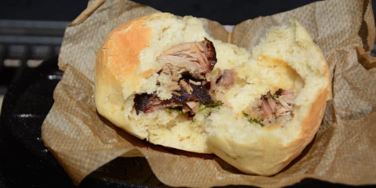 Pikante Buchteln mit Pulled Pork - pikante buchteln vom grill 17 - 1 Pikante Buchteln mit Pulled Pork und Bärlauch gefüllt