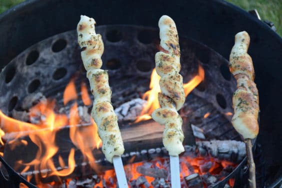 Stockbrot vom Lagerfeuer