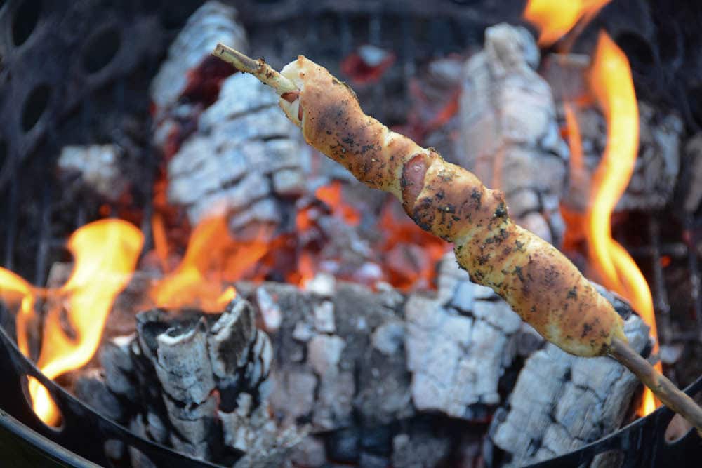 Perfektes Stockbrot vom Lagerfeuer - Aufgetischt.net