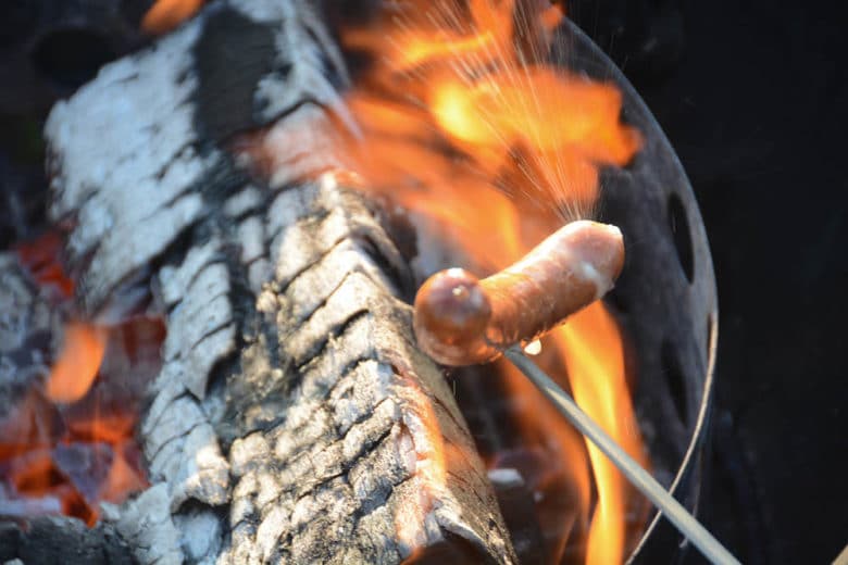 Würstel vom Lagerfeuer