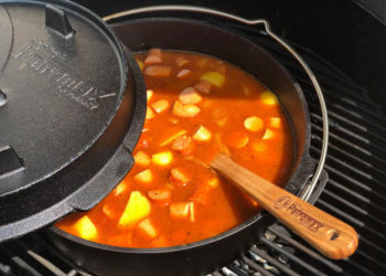 Kartoffelgulasch bzw. Erdäpfelgulasch aus dem Dutch Oven