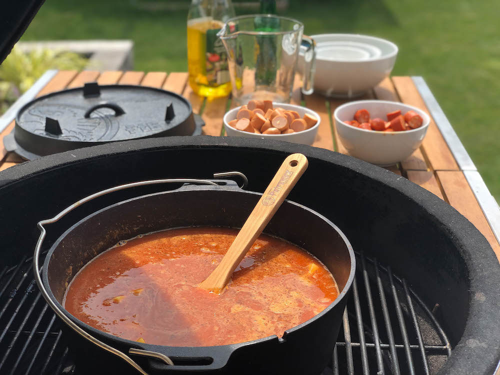 Leckeres Erdäpfelgulasch / Kartoffelgulasch im Dutch Oven