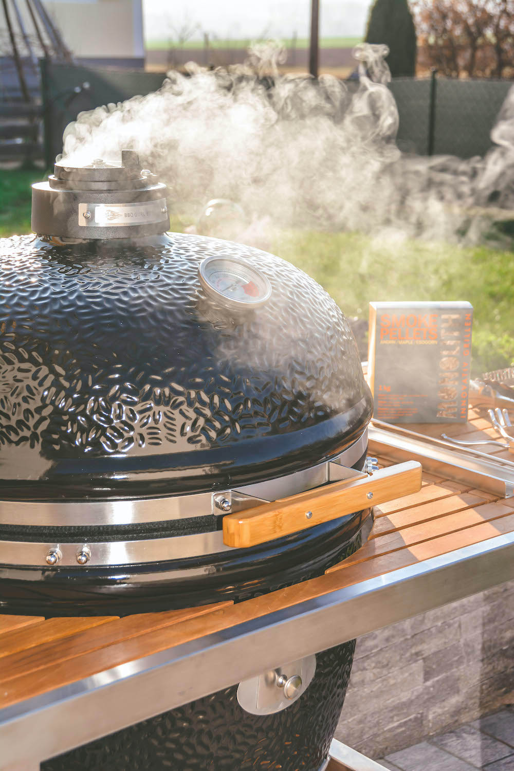 Monolith LeChef BBQ Guru Edition - unser Keramikgrill im Einsatz