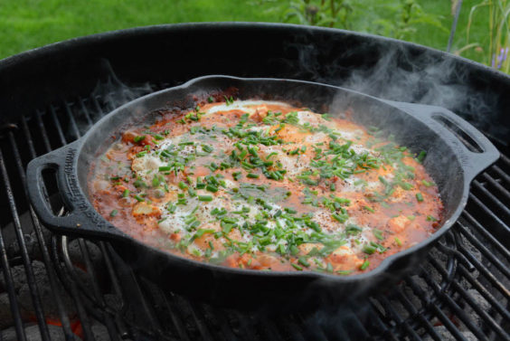 Shakshuka direkt aus der Feuerpfanne