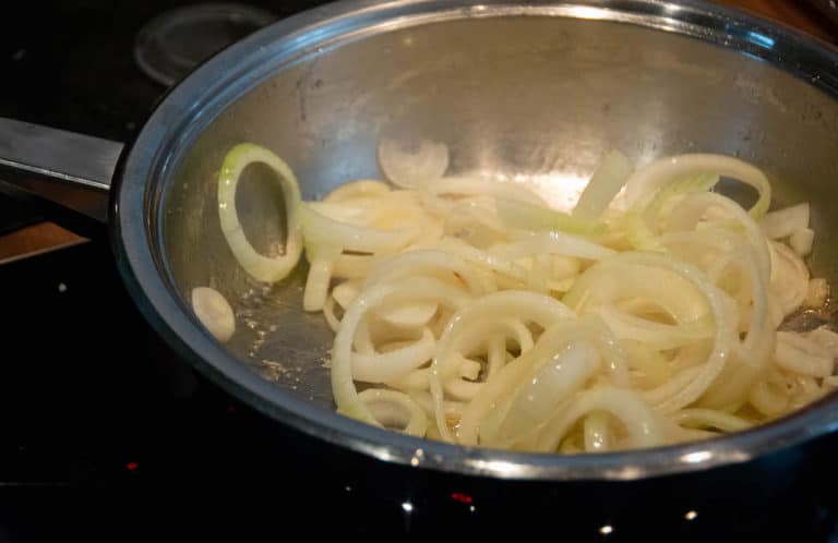 Balsamico Zwiebel anrösten