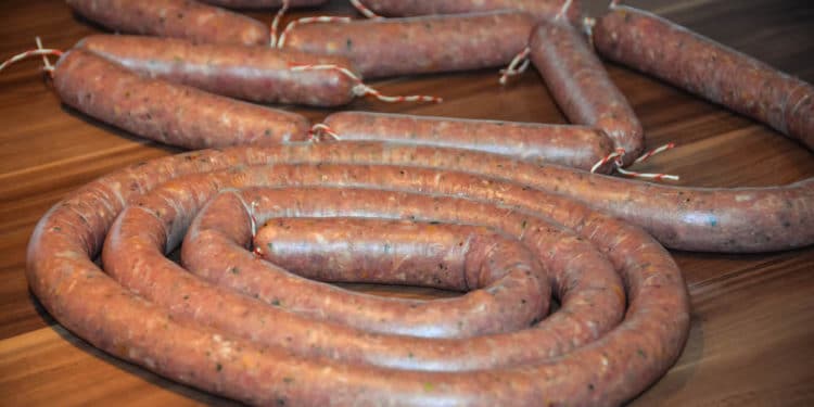 DIY Bratwurst mit Nüssen &amp; Trockenfrüchten | aufgetischt.net