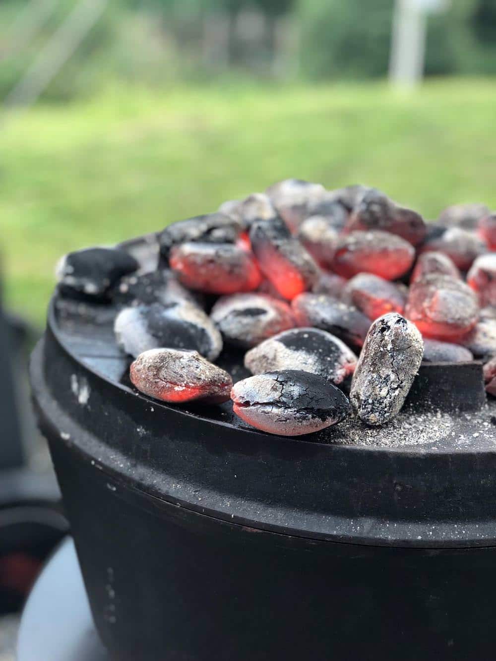 Dutch Oven mit glühenden Briketts - So macht es Spaß! 