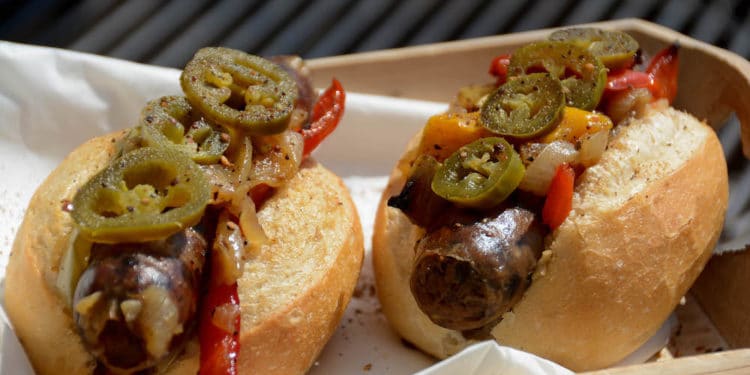 Beer Brats aus der Feuerpfanne vom Grill