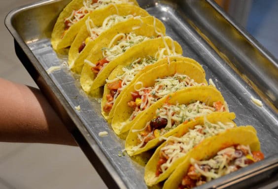 Tacos mit Chili con Carne gefüllt