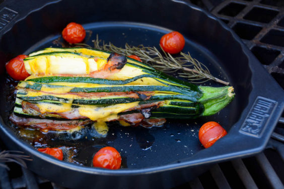 Gefüllte Fächerzucchini vom Grill - die perfekte Grillbeilage