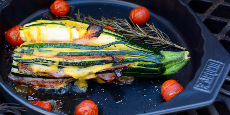 Gefüllte Fächerzucchini vom Grill - die perfekte Grillbeilage